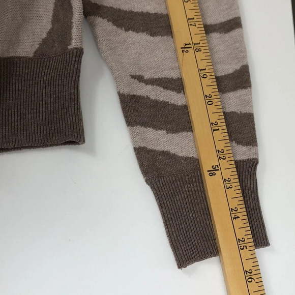 2/$30 TAHARI Sweater Size Medium Zebra Print Wool Blend Tan Brown Crewneck - Picture 14 of 16